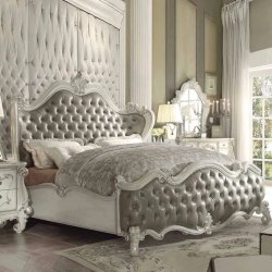 Elegant Classic Baroque Style Bed with Tufted Headboard and Footboard