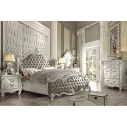 Elegant Classic Baroque Style Bed with Tufted Headboard and Footboard