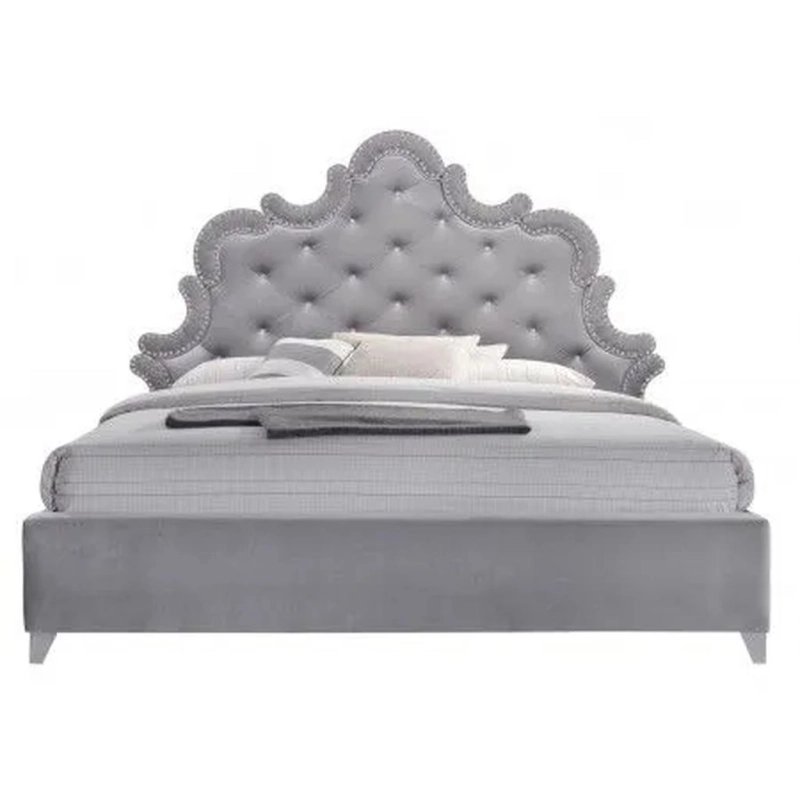 Luxury Grey Velvet Tufted Platform Bed with Ornate Headboard Luxury Grey Velvet Tufted Platform Bed with Ornate Headboard