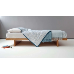 Minimalist Solid Wood Platform Bed Frame with Contemporary Design