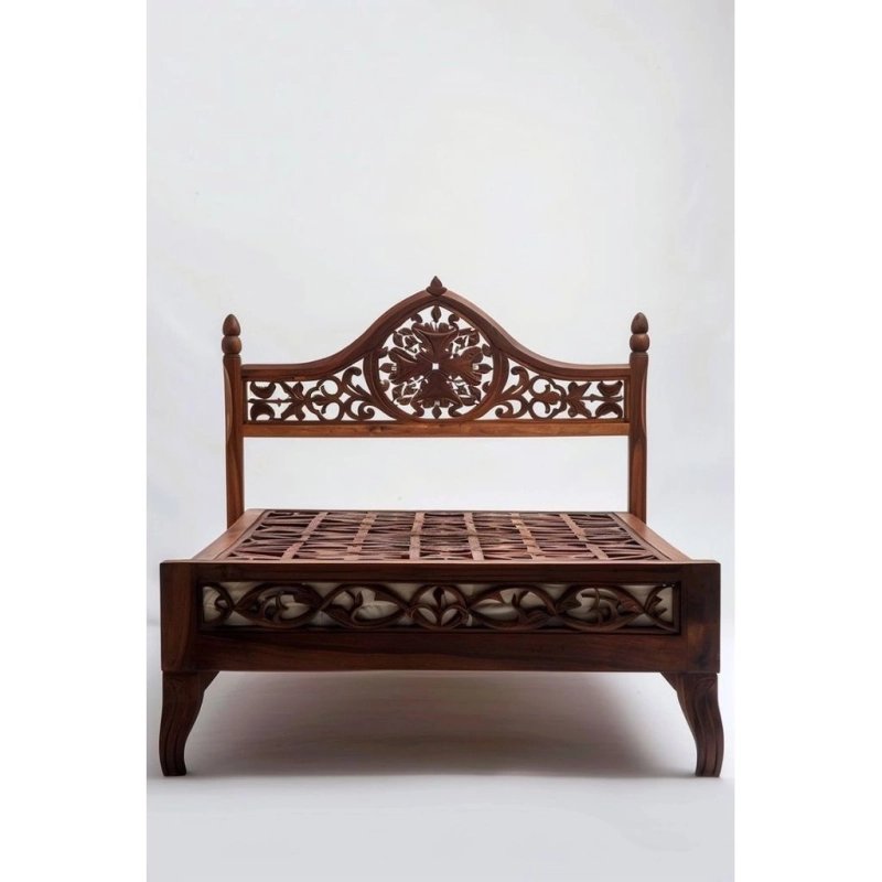 Hand Carved Solid Wood Classic Design Bed Frame Hand Carved Solid Wood Classic Design Bed Frame