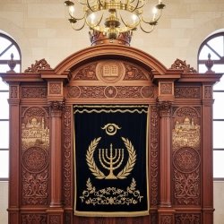 Artisan Hand-Carved Aron Kodesh Premium Solid Wood Synagogue Ark Exquisite Jewish Furniture by [Manufacturer Name]