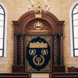 Exquisite Hand-Carved Aron Kodesh - Artisanal Synagogue Furniture, Premium Quality Production