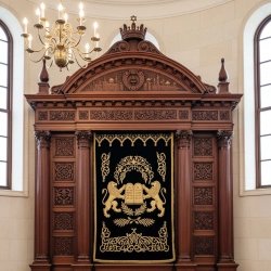 Manufacturer's Classic Hand-Carved Wooden Aron Kodesh Majestic Synagogue Holy Ark Furniture Premium Quality Aron Hakodesh