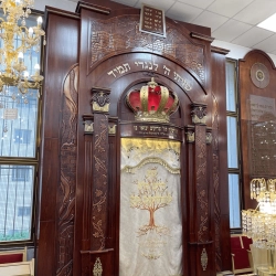 Custom Aron Kodesh Furniture Supplier