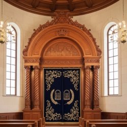 Premium Hand-Carved Aron Kodesh: Sacred Artistry for Synagogues, Expertly Manufactured.