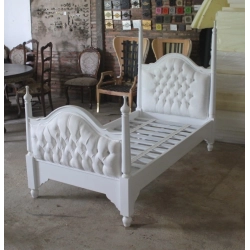 Painted classic carved wooden bed Mulyoharjo Furniture Export