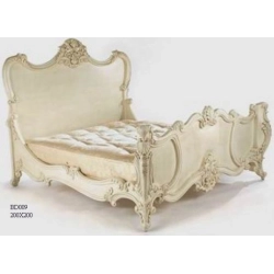 Classic carved bed with hand-painted accents Mulyoharjo Furniture White-Label