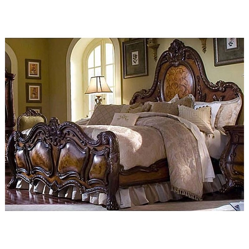 Intricately carved royal wooden bed in classic style Mulyoharjo Furniture Export