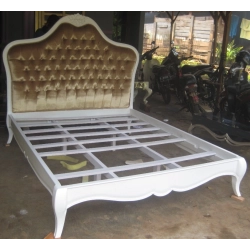 Painted classic wood bed Mulyoharjo Furniture Wholesaler