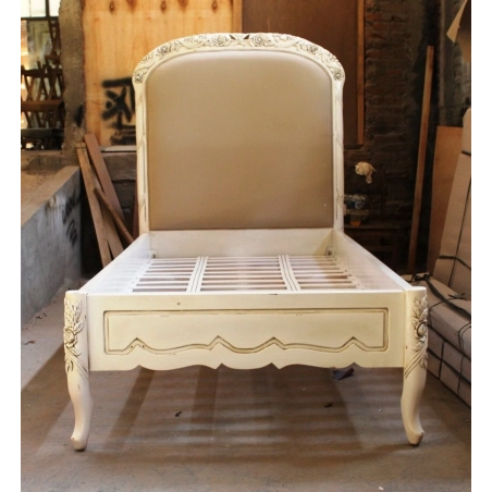 Royal classic painted carved bed Mulyoharjo Furniture White-Labeled