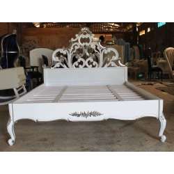 Exclusive luxury carved bed for classic bedrooms Mulyoharjo Furniture Vila