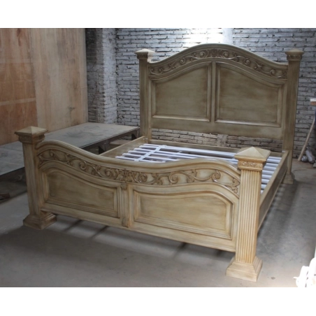 Classic carved bed Mulyoharjo Furniture White-Labeled