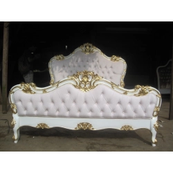 Luxury hand-carved royal bed in classic style Mulyoharjo Furniture Manufacturer