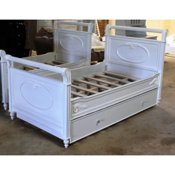 Antique painted carved bed Mulyoharjo Furniture Manufacturer