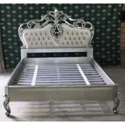 Royal classic painted carved bed Mulyoharjo Furniture Manufacturer