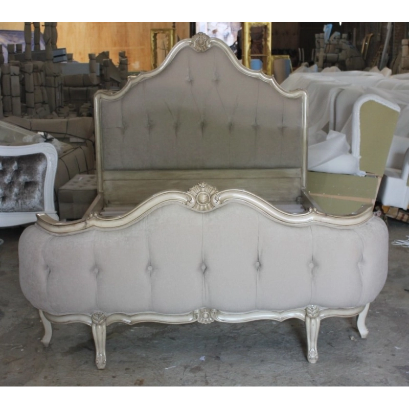 Luxury hand-carved royal bed in classic style Mulyoharjo Furniture Villa