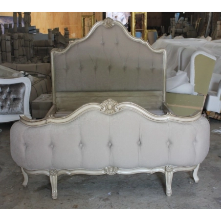 Luxury hand-carved royal bed in classic style Mulyoharjo Furniture Villa