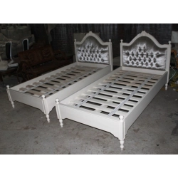 Shabby chic painted carved bed Mulyoharjo Furniture Exporter