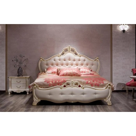 Handcrafted royal classic bed with ornate carvings Mulyoharjo Furniture Project Supplier