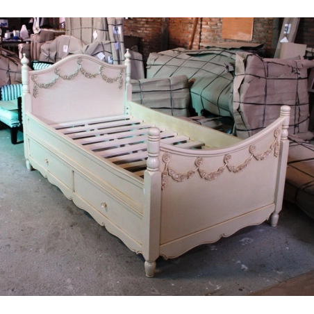 Painted carved bed Mulyoharjo Furniture Export