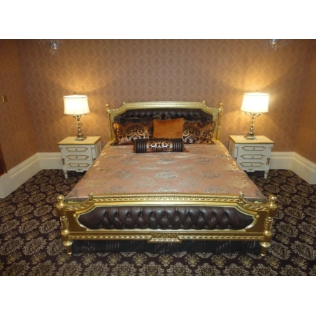 Classic carved bed Mulyoharjo Furniture White-Labeled