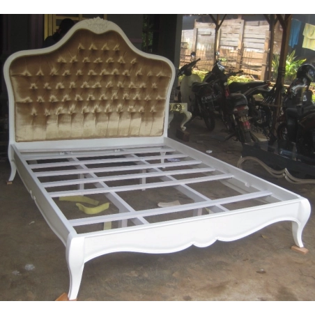 King - King-size classic bed Mulyoharjo Furniture Vila
