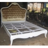 King - King-size classic bed Mulyoharjo Furniture Vila