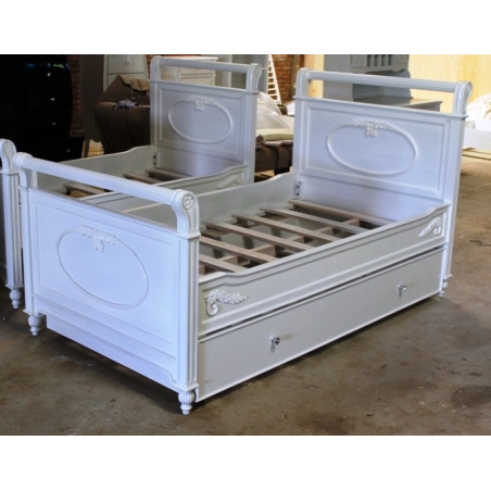 King - Stylish classic bed Mulyoharjo Furniture Wholesale