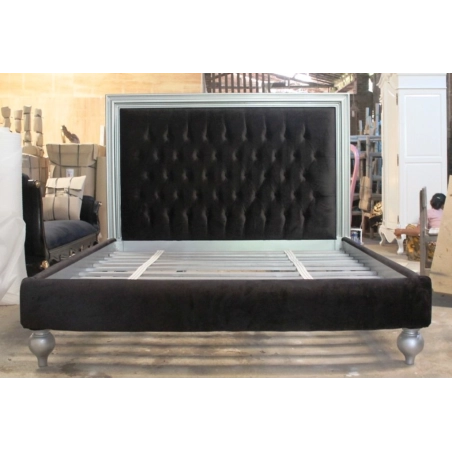 Queen - Wooden classic bed Mulyoharjo Furniture Supplier