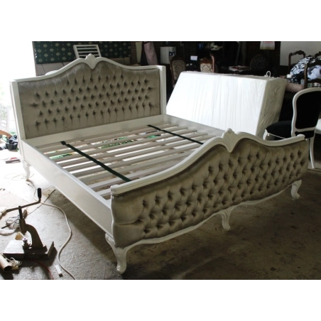 King - Upholstered classic bed Mulyoharjo Furniture White-Labeled