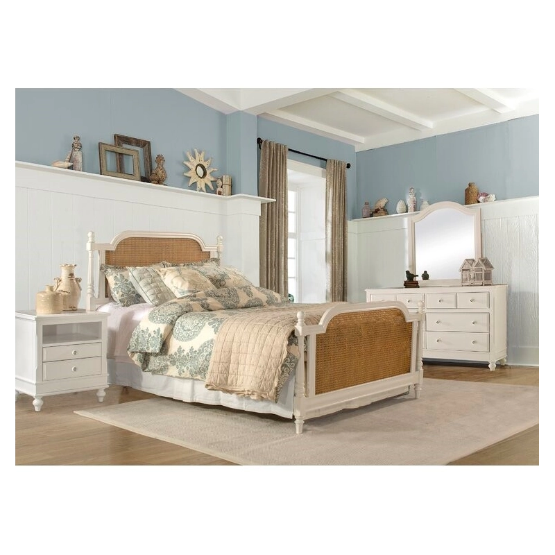 Handcrafted wooden classic beds from Jepara Furniture White-Labeled Handcrafted wooden classic beds from Jepara Furniture White-Labeled