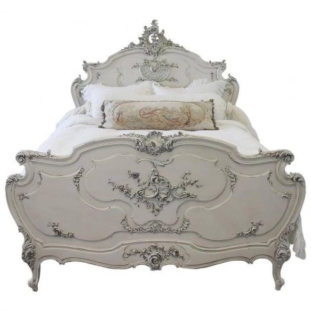 Platform classic bed Furniture Mulyoharjo