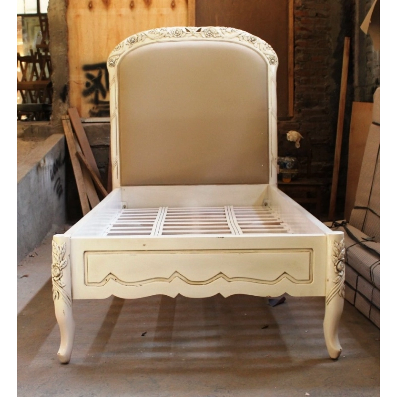 Classic bed Jepara Furniture Mulyoharjo Classic bed Jepara Furniture Mulyoharjo