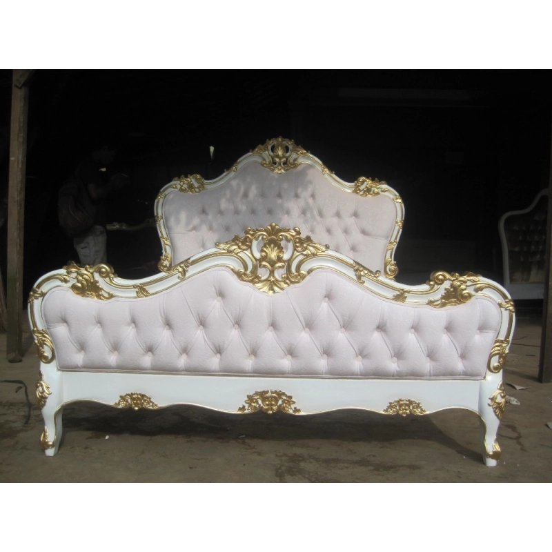 Small classic bed Furniture Mulyoharjo