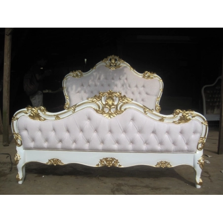 Small classic bed Furniture Mulyoharjo