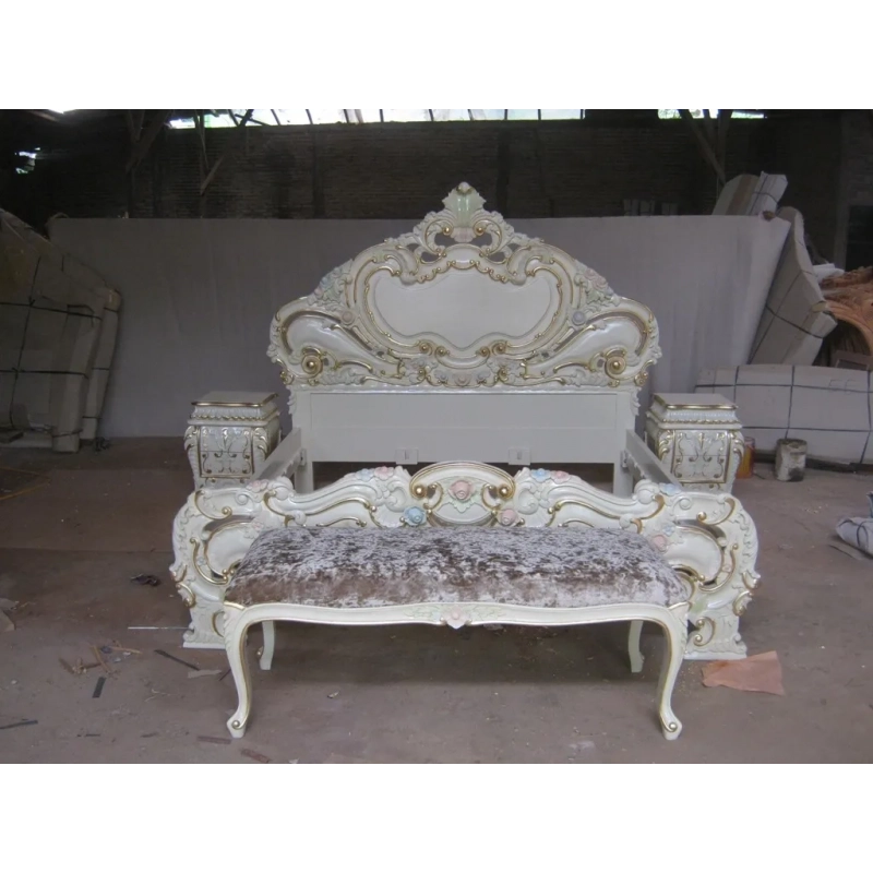 Classic bed Indonesia Furniture White-Labeled