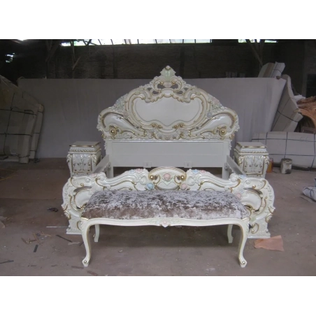 Classic bed Indonesia Furniture White-Labeled