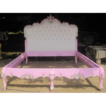 Wooden classic bed Jepara Furniture Export