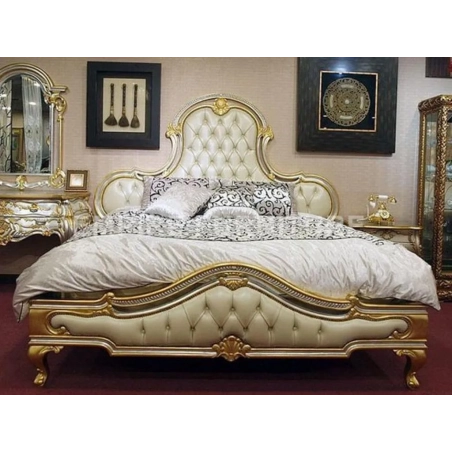Classic bed for master bedroom Furniture Mulyoharjo