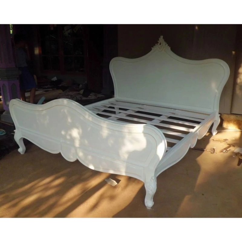 Elegant White Classic Carved Wooden Bed Frame Elegant White Classic Carved Wooden Bed Frame