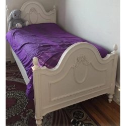 Elegant White Classic Wooden Bed Frame for Bedroom