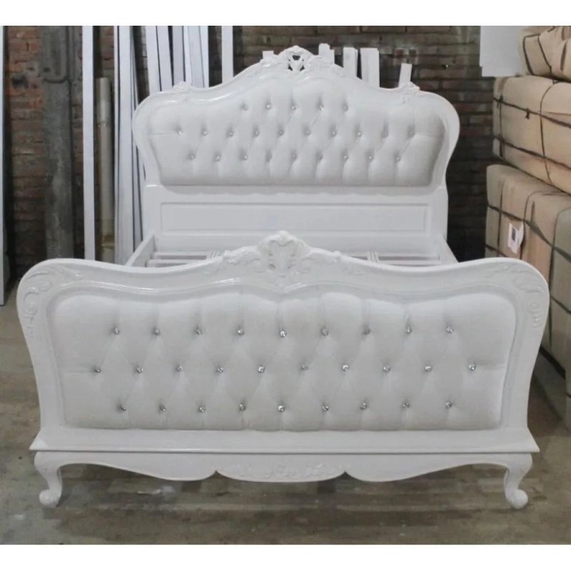 Elegant White Classic Carved Tufted Upholstered Bed Elegant White Classic Carved Tufted Upholstered Bed